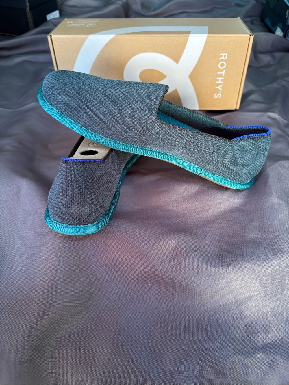 Rothy's ReVelvet Everglade Cruiser Loafer Box — Deep Green Dot - Picture 3 of 5